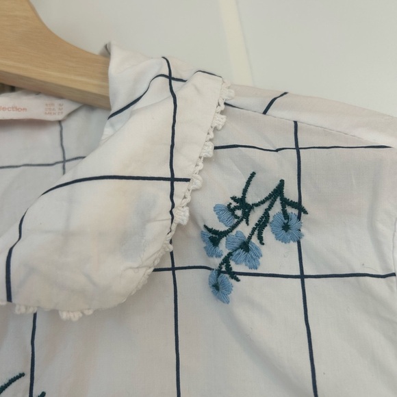 Zara Trafaluc Collection Womens Top Blouse Sz M  Button Up Embroidery white Blue - Picture 3 of 8
